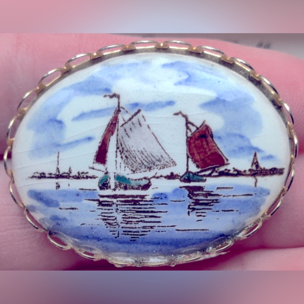 Vintage Delft Sailing Ships pin in original box, porcelain, gold loop trim 1.25”